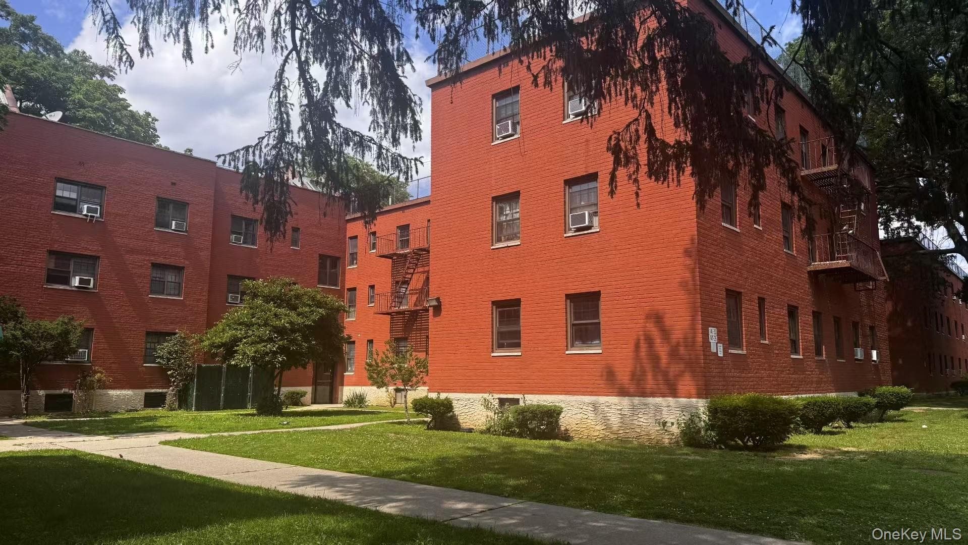 141-33 78th Ave Ave Unit: 2B, Kew Garden Hills