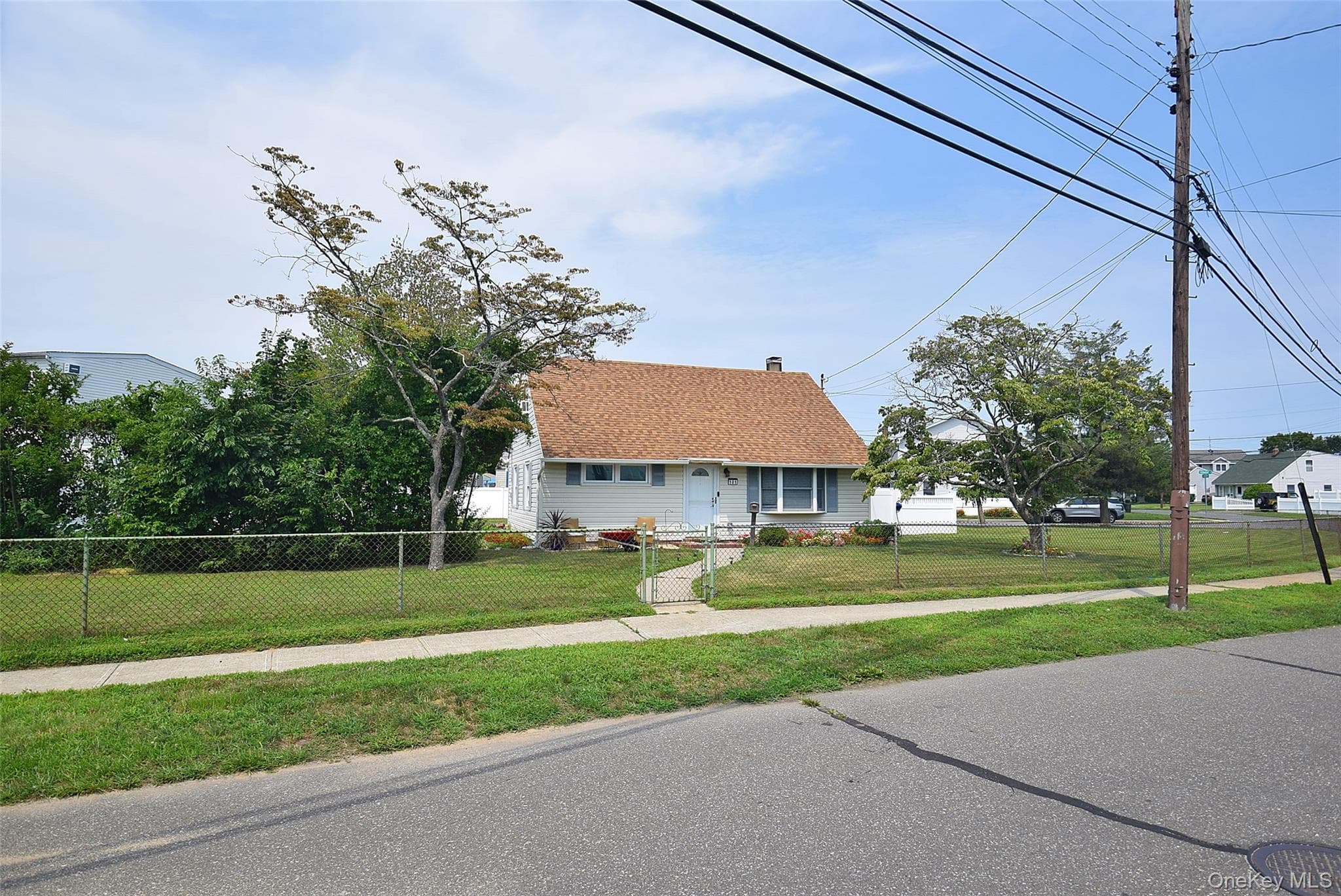 101 Phyllis Drive, Lindenhurst