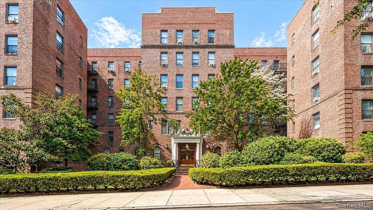 83-80 118th Street Unit: 4A, Kew Gardens