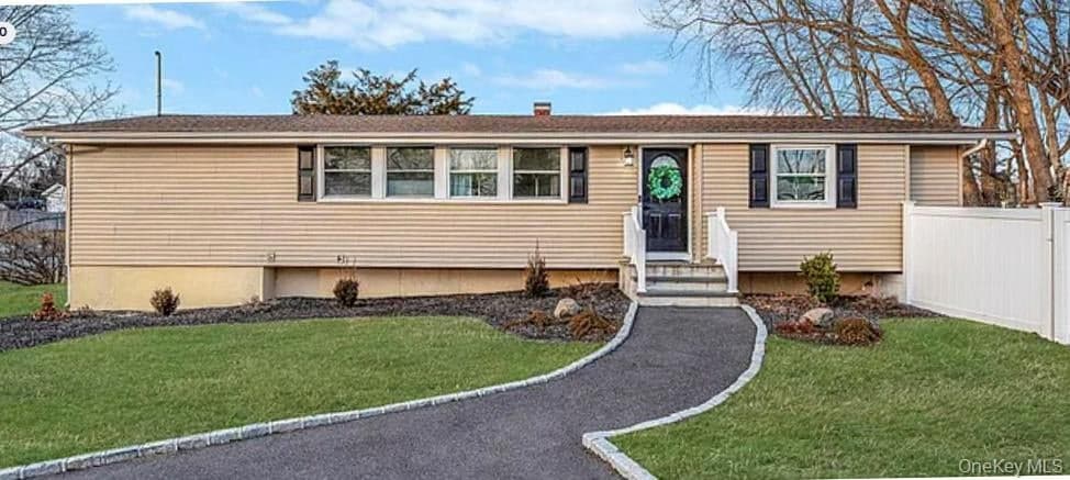 37 Buckskin Lane, Selden