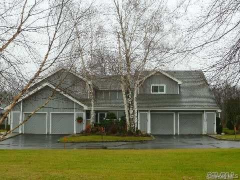 132 Captains Court, Moriches