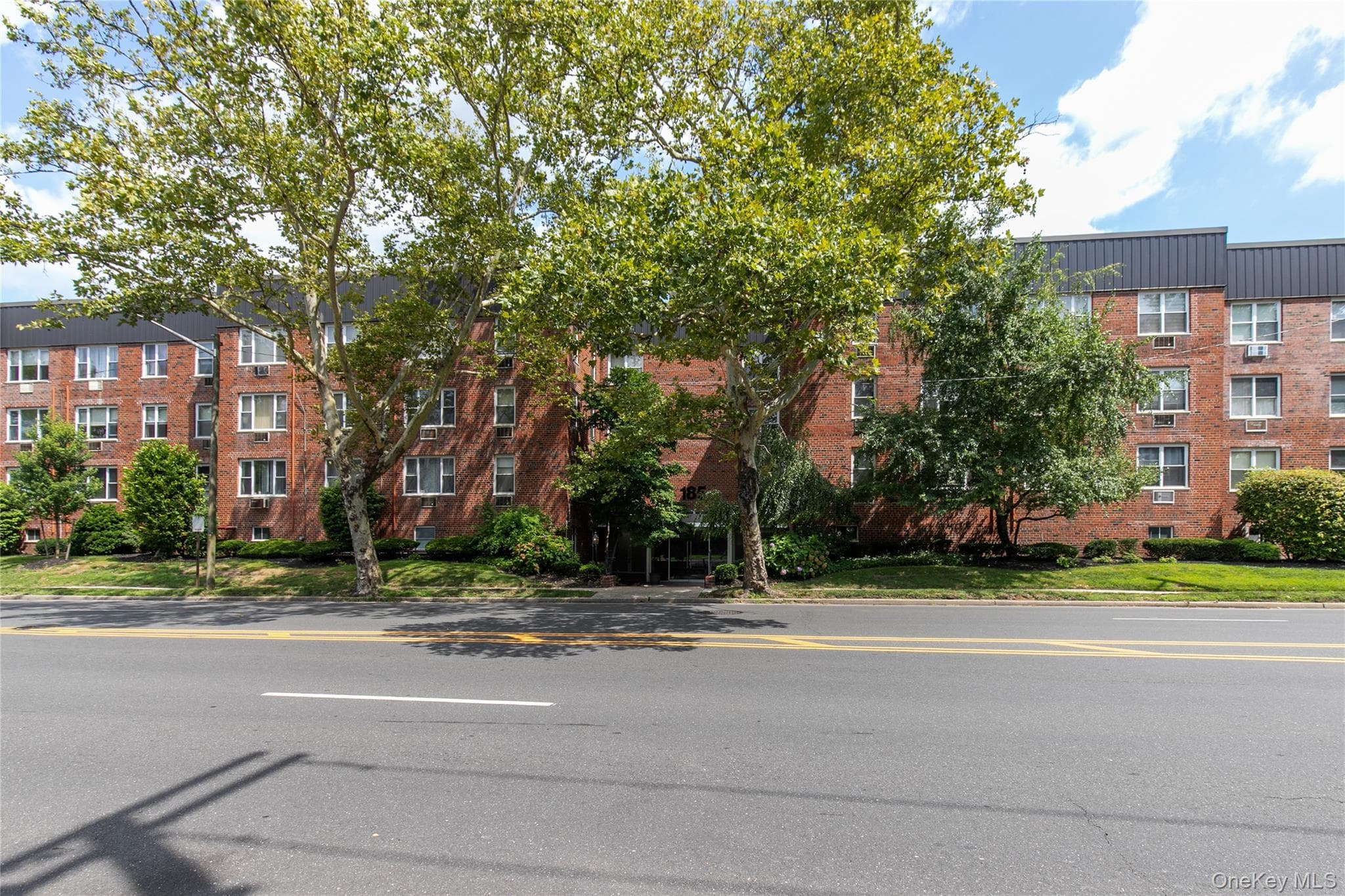 185 Middle Neck RD Unit: 1-L, Great Neck
